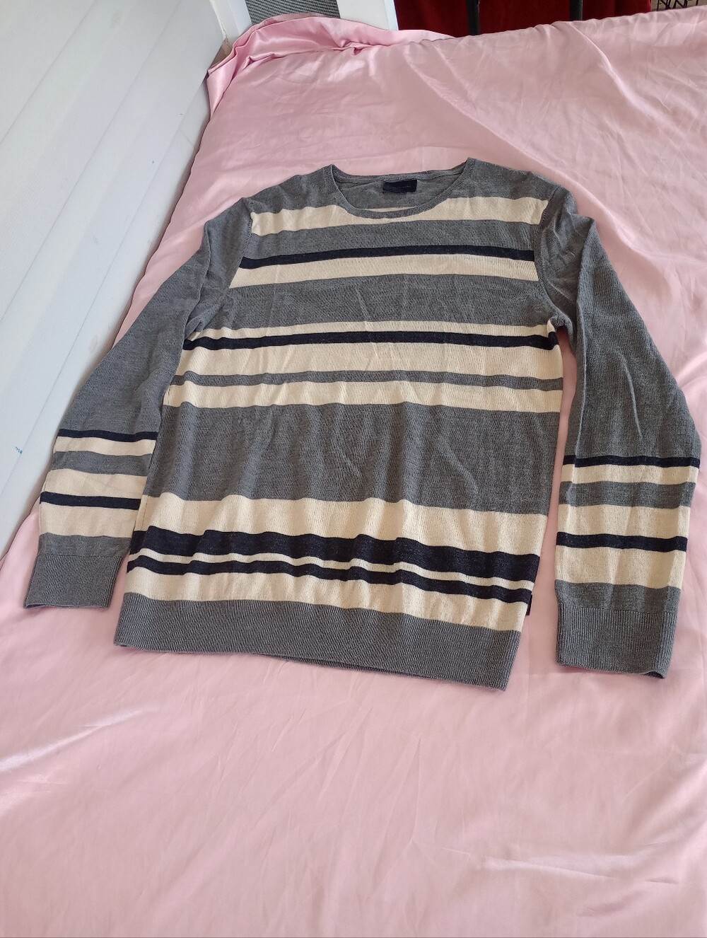 Jack & Jones Men Sweater Sz. XXXL runs small more like a L/XL.